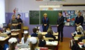 Депутат Горсовета Уфы поздравила школьников с наступающим Новым годом Депутат Горсовета Уфы поздравила школьников с наступающим Новым годом
