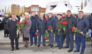 В Уфе состоялась церемония возложения цветов к памятнику народному поэту Башкортостана Мустаю Кариму