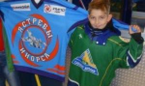 Депутаты провели благотворительную акцию для юных хоккеистов