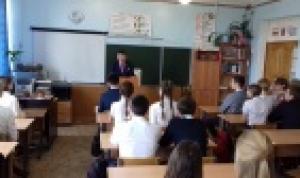 Депутат Андрей Борисов рассказал выпускникам лицея № 107 о деятельности Молодежной общественной палаты