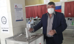 Депутаты Горсовета участвуют в голосовании по поправкам в Конституцию и в сборе подписей за присвоение Уфе почетного звания «Город трудовой доблести» Депутаты Горсовета участвуют в голосовании по поправкам в Конституцию и в сборе подписей за присвоение Уфе почетного звания «Город трудовой доблести»
