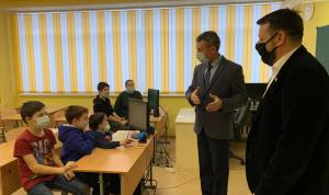 Депутаты Горсовета Уфы подарили компьютеры школьникам  