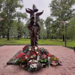 В Уфе в сквере 50-летия Победы установили памятник ликвидаторам Чернобыльской катастрофы