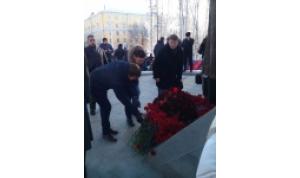 В Уфе прошла церемония возложения цветов к мемориалу «Скорбящая мать»
