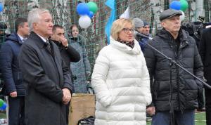 Депутаты Горсовета поздравили школьников с открытием нового футбольного поля 
