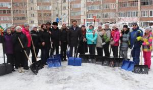 Депутаты Горсовета помогают очищать город от снега