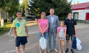 Депутаты Горсовета Уфы продолжают вручать подарки в рамках благотворительной акции «Собери ребенка в школу» Депутаты Горсовета Уфы продолжают вручать подарки в рамках благотворительной акции «Собери ребенка в школу»