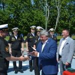 Марат Васимов вручил памятные нагрудные знаки «УФА» экипажу гвардейского корвета «Сообразительный»