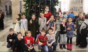 Александр Мельников посетил новогодний утренник в театре «Нур» 