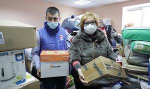 Ирина Николаева передала гуманитарную помощь беженцам из Донбасса
