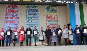 Депутаты Горсовета Уфы вручили награды волонтерам Демского района Депутаты Горсовета Уфы вручили награды волонтерам Демского района