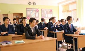 Депутаты Горсовета проводят уроки ко Дню МСУ для уфимских школьников