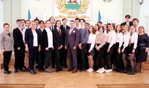 Андрей Борисов провел экскурсию по зданию городского Совета и Администрации для уфимских школьников