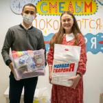 Оскар Лютов передал для пациентов детской больницы «Коробки смелости»