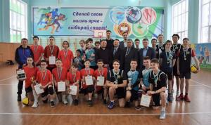В Ленинском районе Уфы выявили лучших спортсменов турнира по волейболу, посвященного памяти Ульфата Мустафина